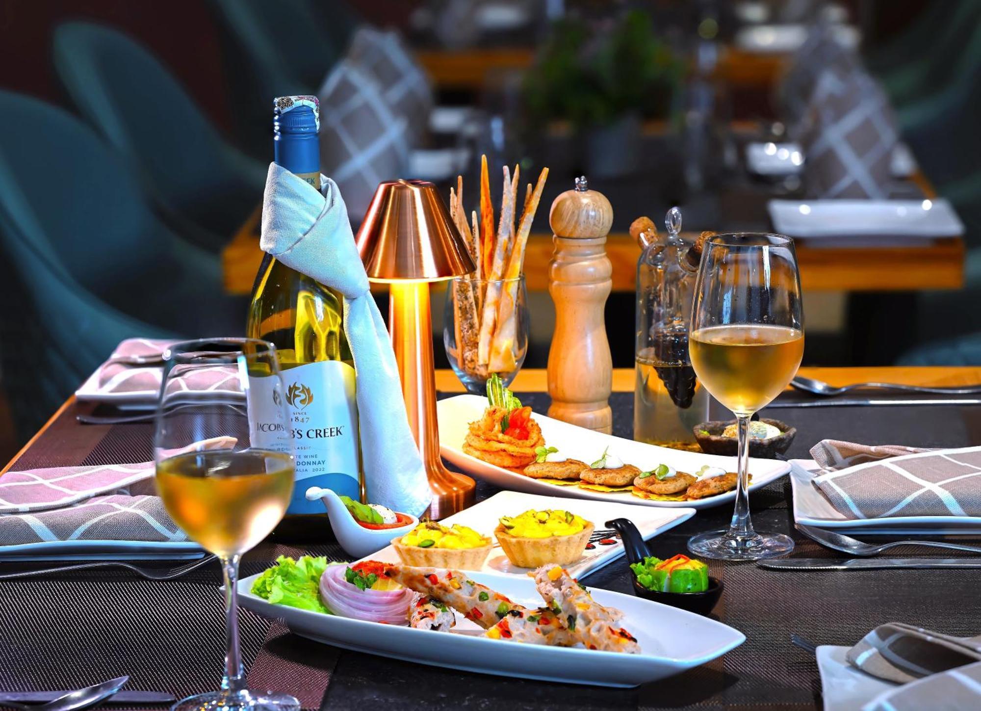 Golden Tulip Agra Hotel Agra  Ngoại thất bức ảnh