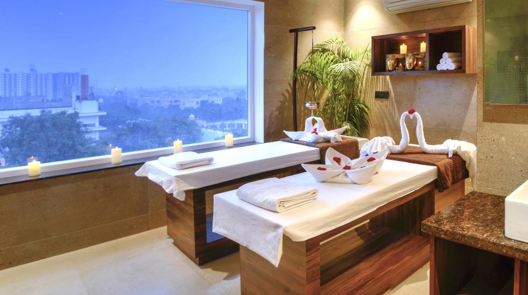 Golden Tulip Agra Hotel Agra  Ngoại thất bức ảnh